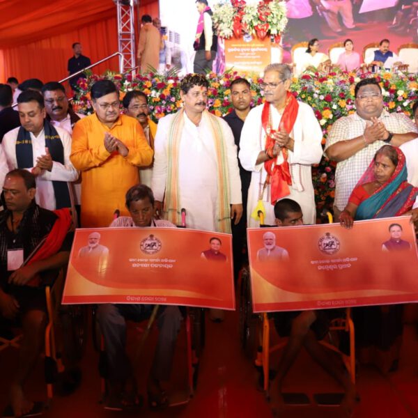 100 days of BJP Govt in Odisha:CM Mohan Majhi hands over SubhadraYojana cheques to eligible beneficiaries