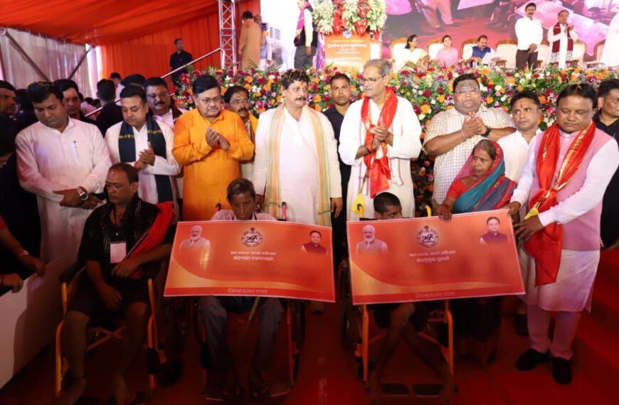 100 days of BJP Govt in Odisha:CM Mohan Majhi hands over SubhadraYojana cheques to eligible beneficiaries